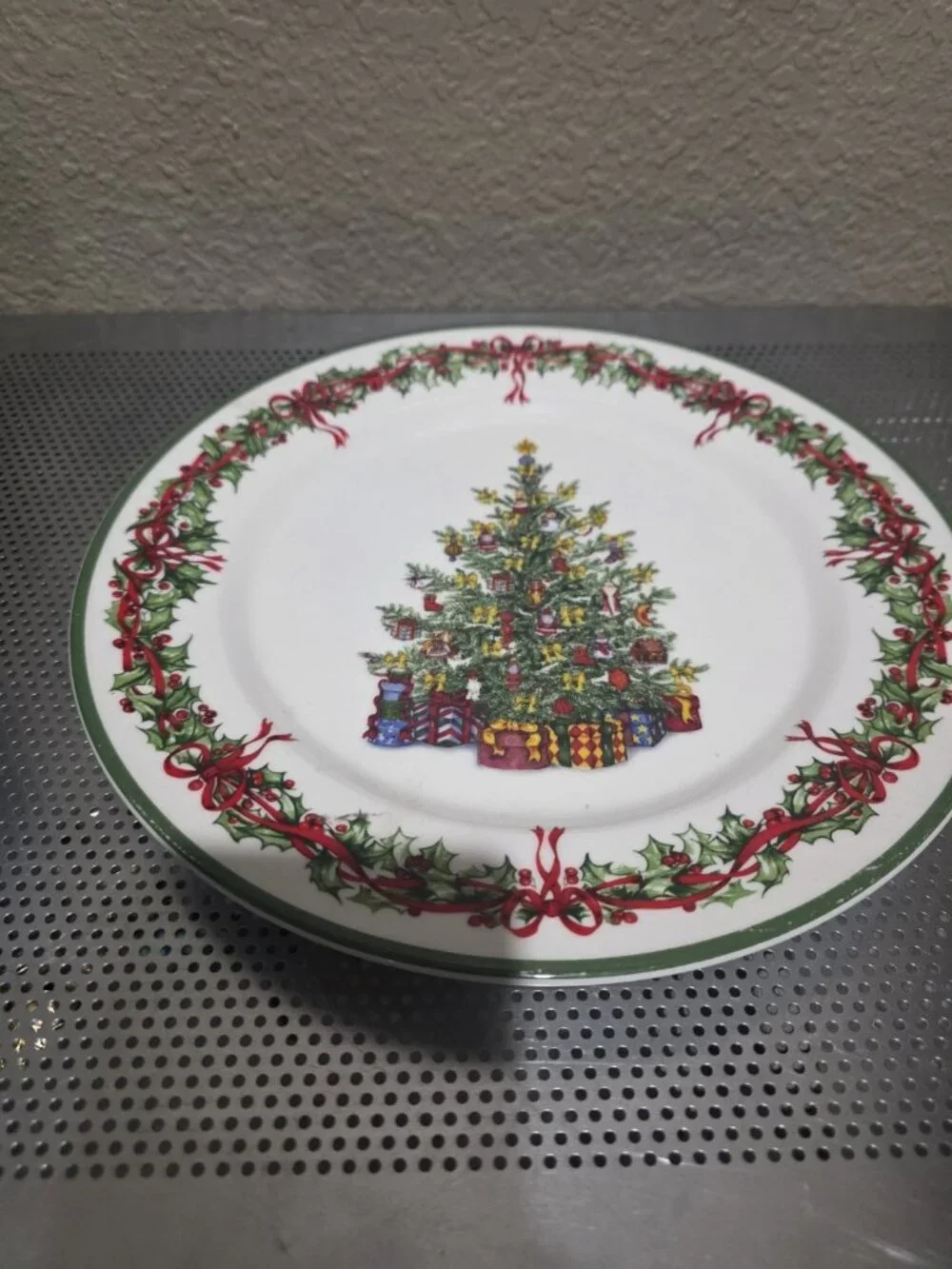 CHRISTOPHER RADKO Traditions HOLIDAY CELEBRATIONS Serving Plate Christmas